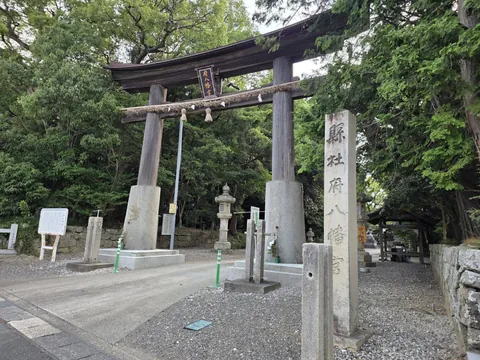 一の鳥居と社号標。