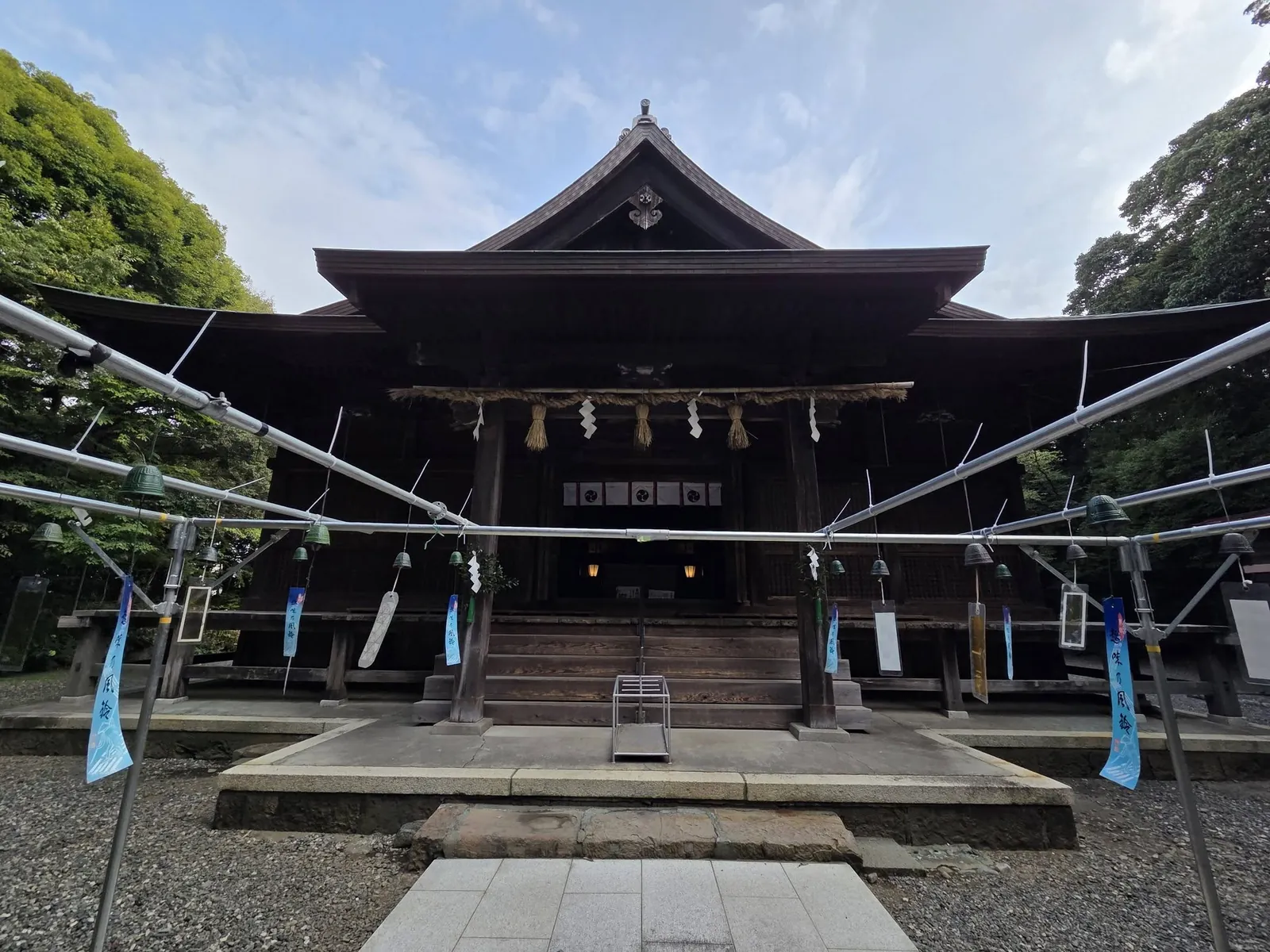 拝殿を正面から見る。