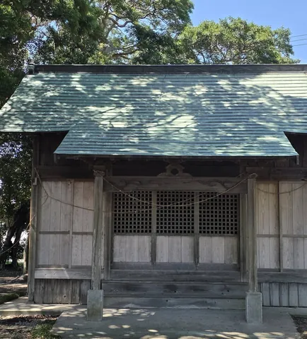 上豊島神社：上豊島神社の社殿正面。