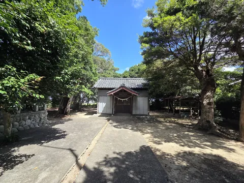 貴布禰神社：正面から見た貴布禰神社の社殿。