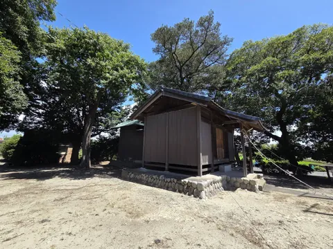 境内から見た貴布禰神社の社殿。