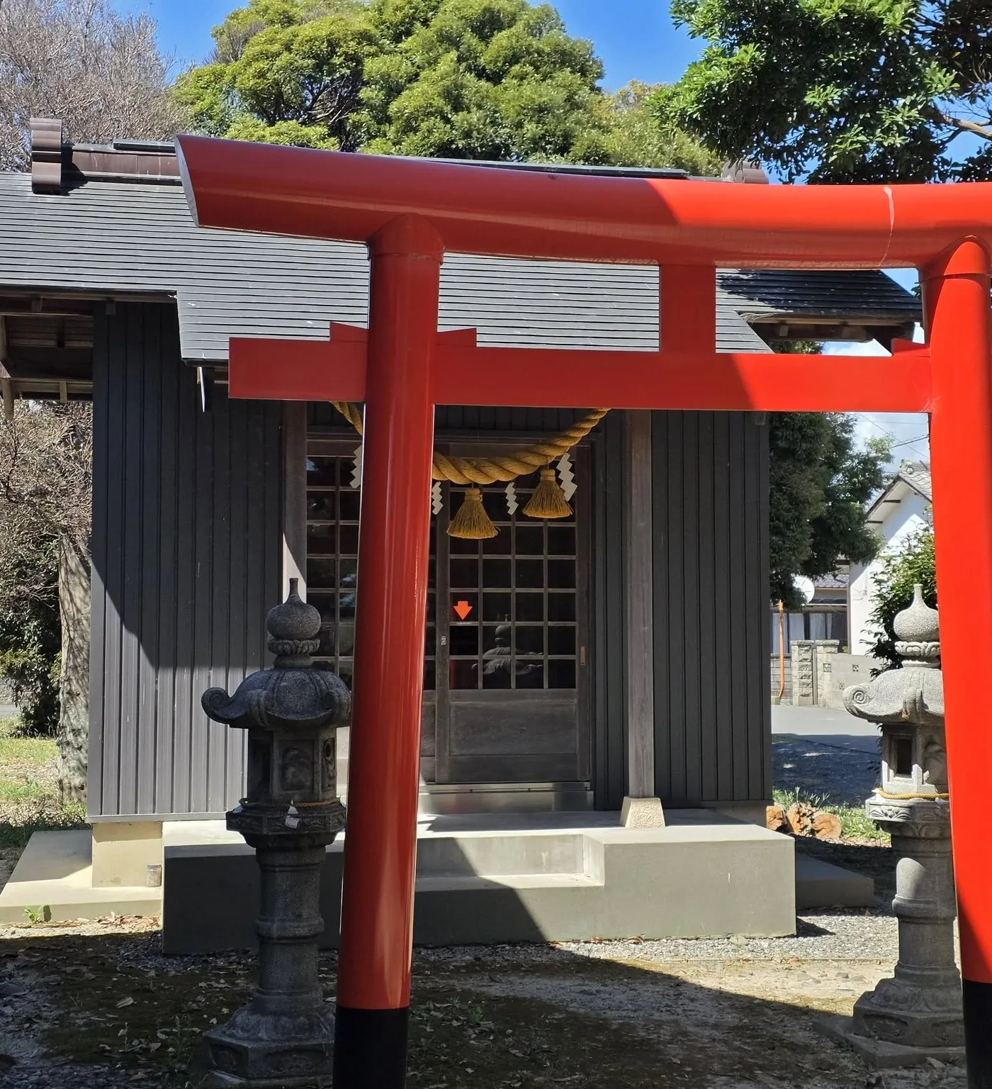 境内社の鳥居。