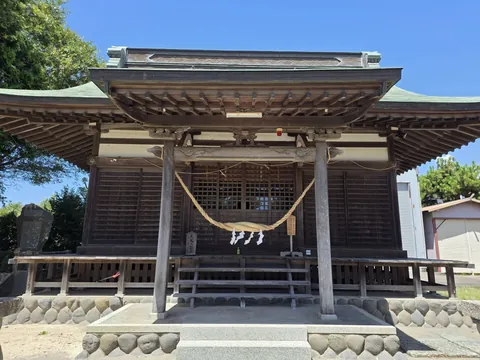 天神社：正面から見た天神社の社殿。