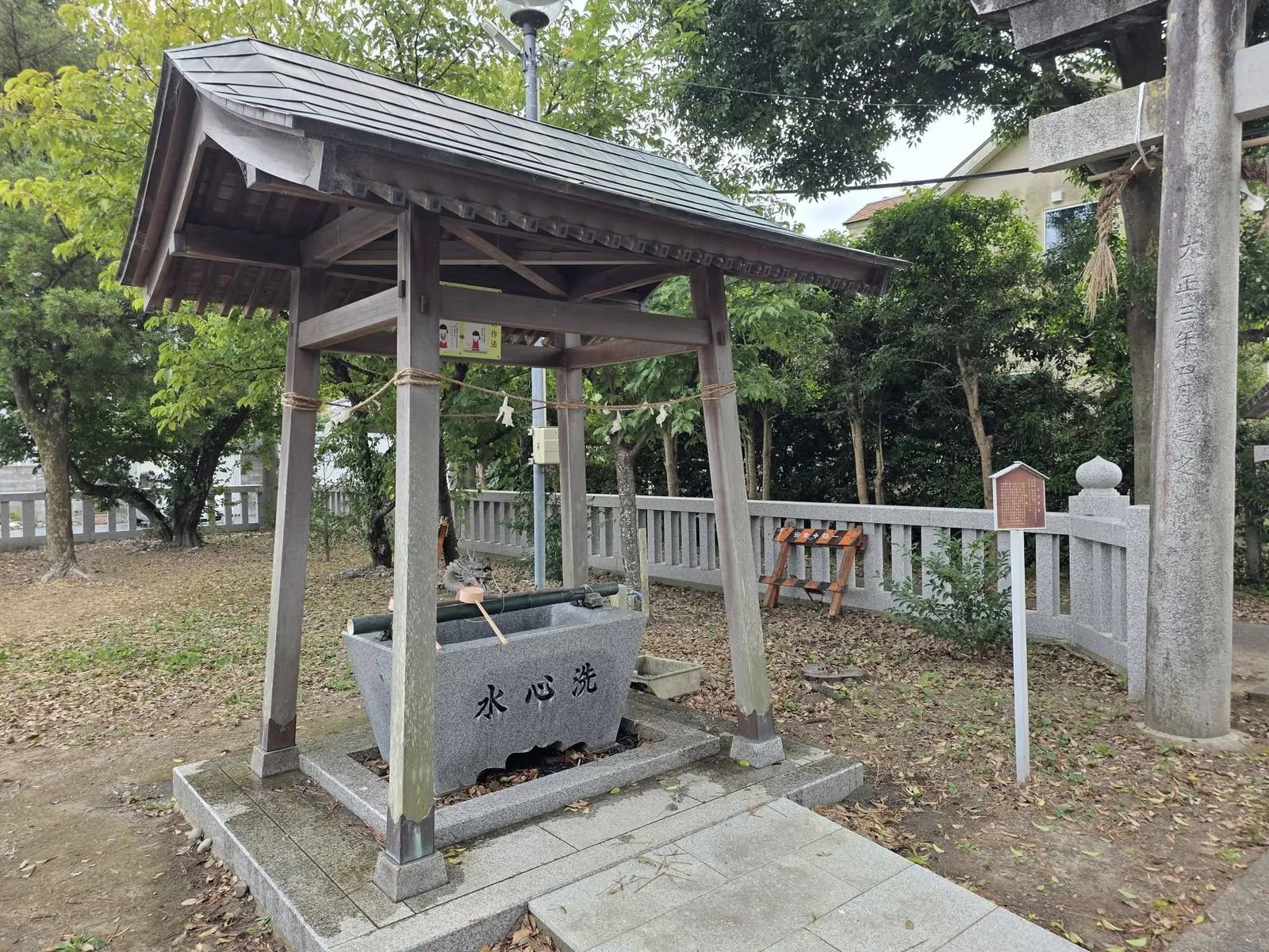境内の手水舎。